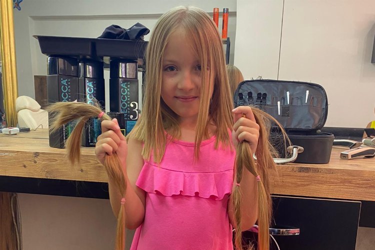 8 yaşındaki Eylül Su saçlarını LÖSEV'e bağışladı