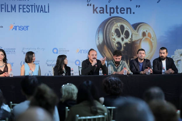 Altın Portakal’da beyazperdeye hayatta kalma hikayeleri yansıdı Altın Portakal’da beyazperdeye hayatta kalma hikayeleri yansıdı