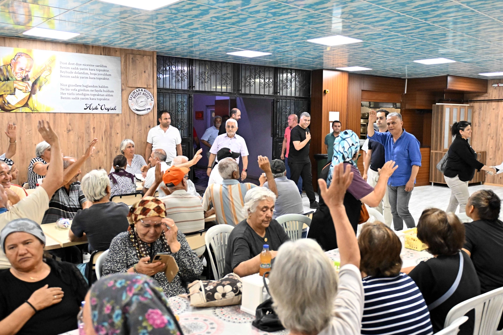 Antalya'da Başkan Uysal’dan anlamlı mesaj