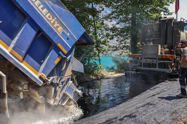 Antalya'da Oymapınar Barajı çevresindeki yolları asfaltlanıyor