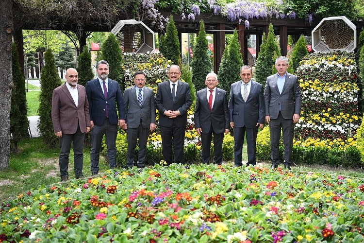 Bakan Özhaseki'den Büyükkılıç'a ziyaret