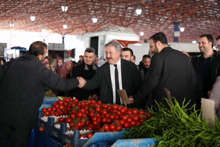Başkan Palacıoğlu, Yıldırım Beyazıt Pazar Yerinde ilgiyle karşılandı