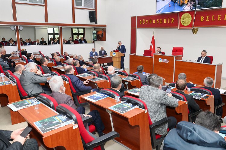 Başkan Yüce Sakarya Meclisi'nden seslendi: İlk günkü aşkla buradayız