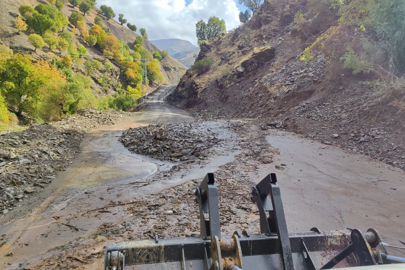 Batman Sason’da heyelandan kapanan yollar ulaşıma açılıyor