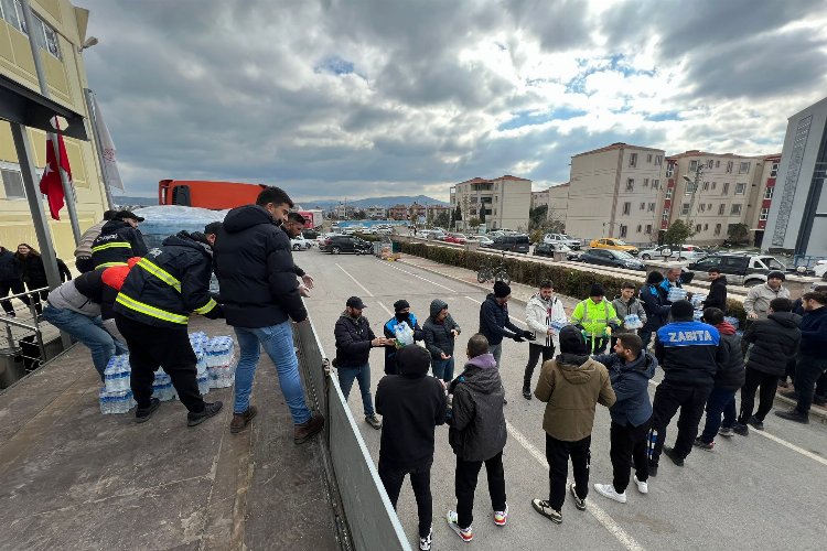 Bergama'dan bölgeye 11. tır yola çıktı