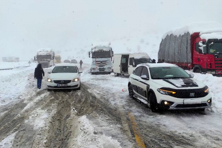 Bingöl'de iki nokta TIR geçişlerine kapatıldı!