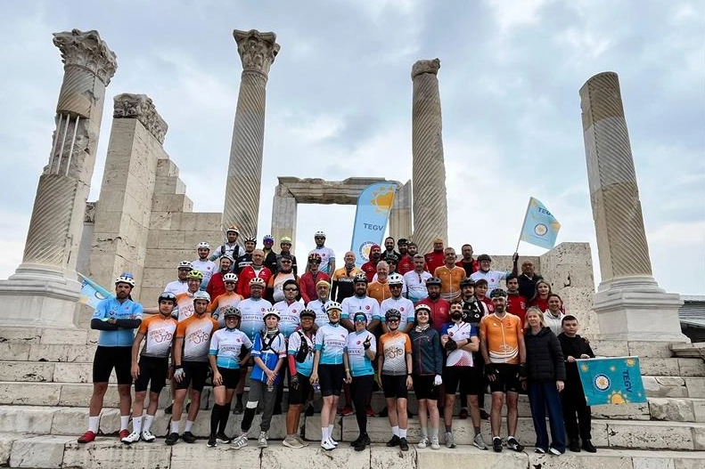 Bisiklet tutkunları, pedallarını TEGV’li çocuklara umut olmak için çevirdi