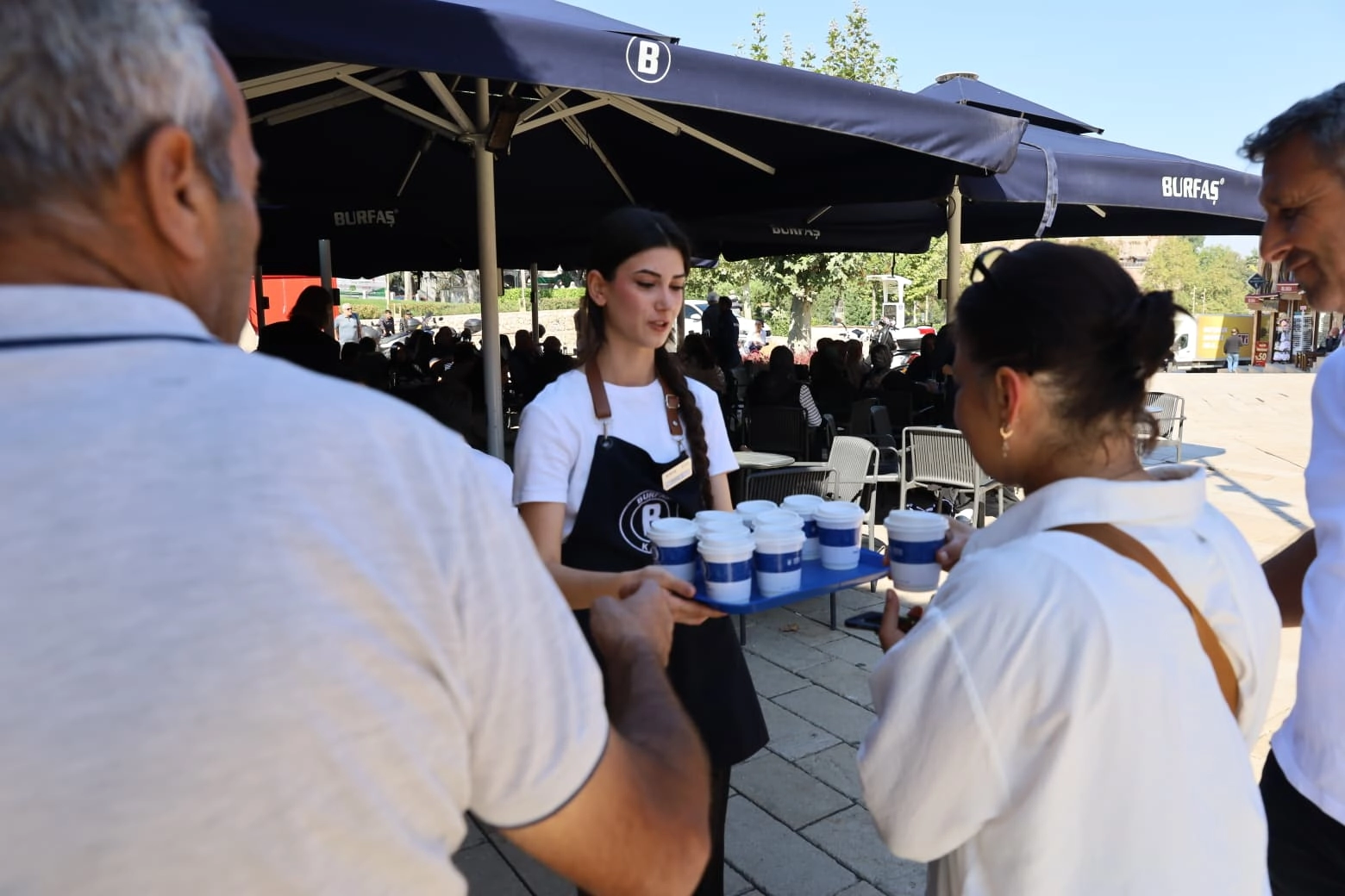 Bursa'da BURFAŞ'tan çarşı esnafına kahve ikramı