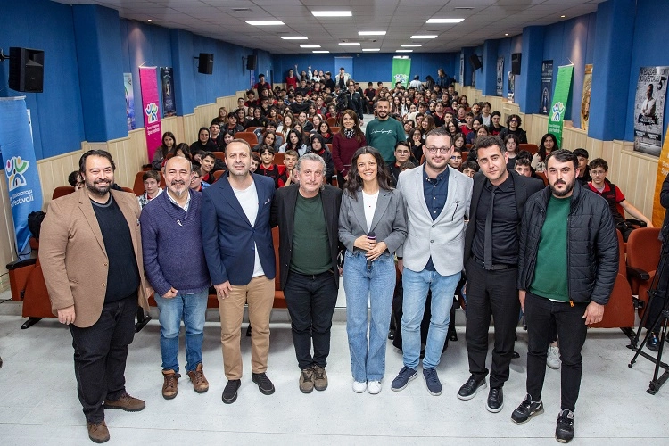 Bursa'da Festival Söyleşileri’ne Erke Tümer ve Erdal Hoş'la veda Bursa'da Festival Söyleşileri’ne Erke Tümer ve Erdal Hoş'la veda