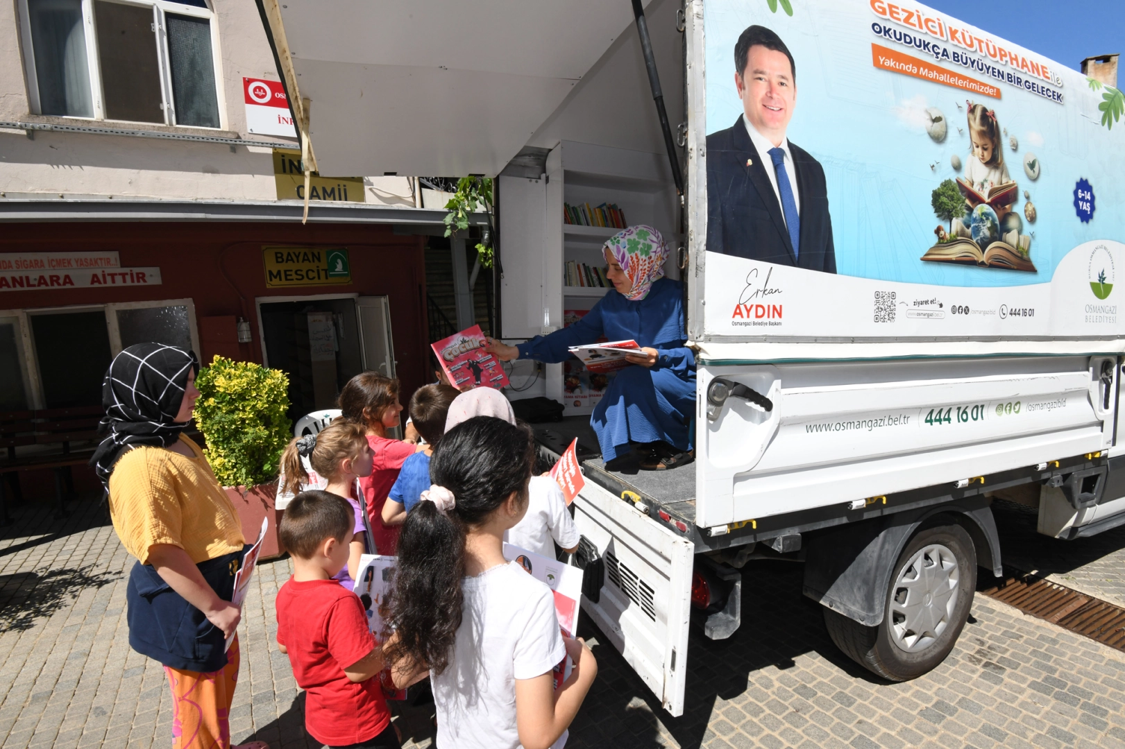 Bursa Osmangazi'de gezici kütüphane 1 yıldır yollarda