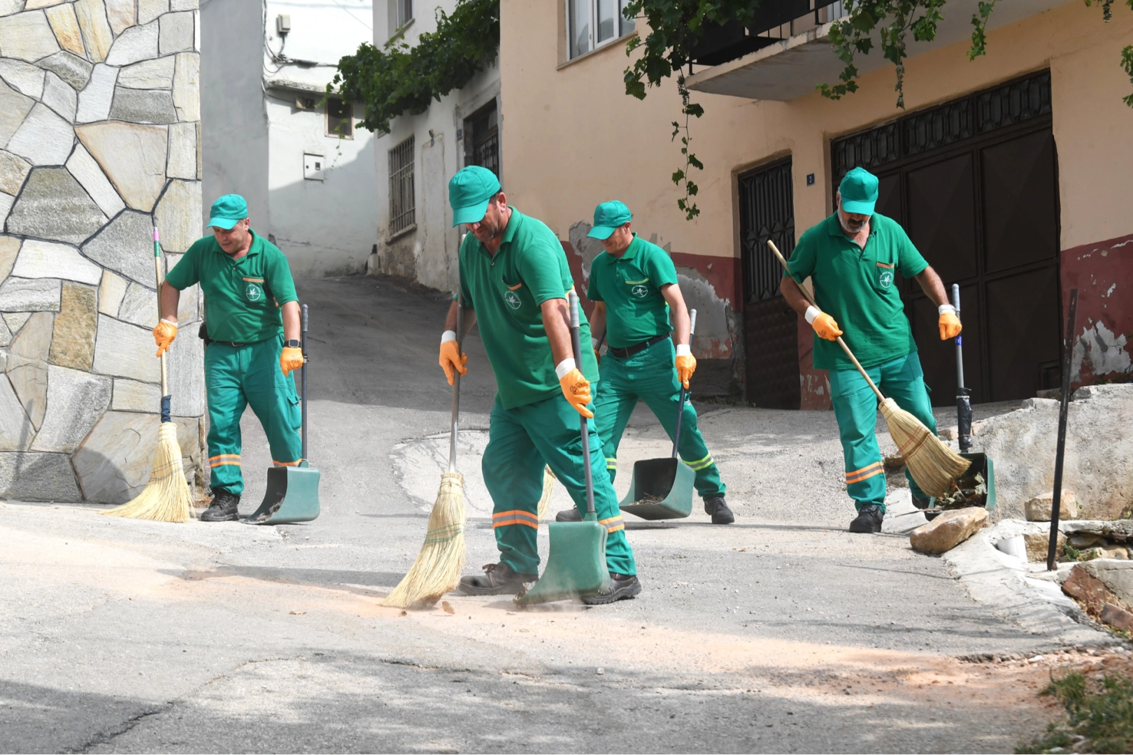 Bursa Osmangazi’de her gün 270 kilometre alan temizleniyor