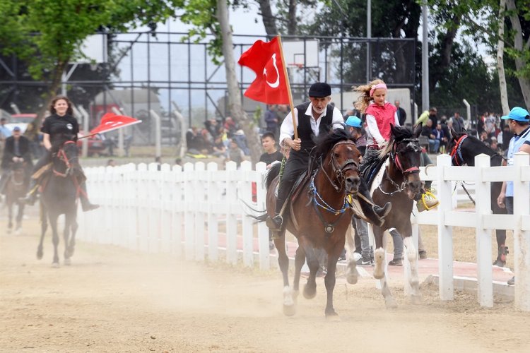 Bursa Osmangazi'de şahlanan rahvan atları nefes kesti