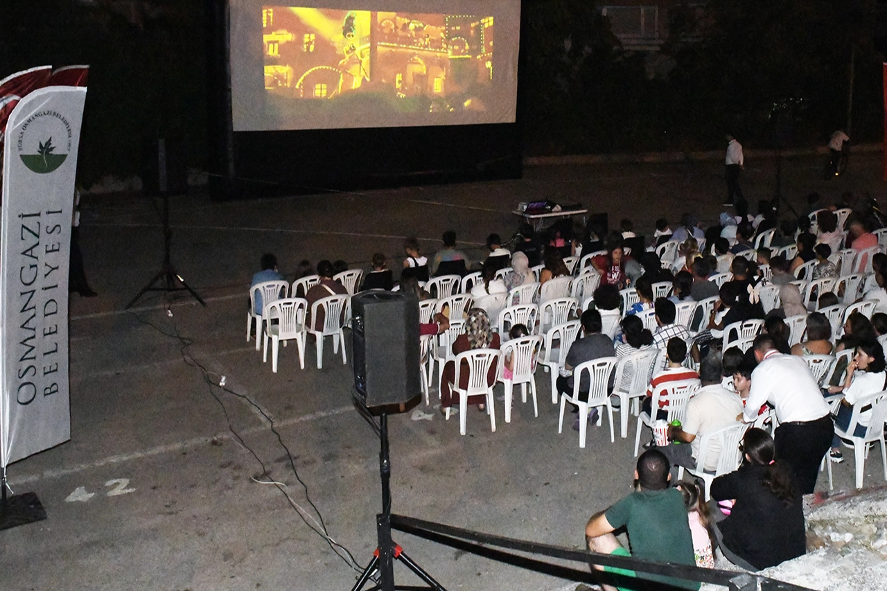 Bursa Osmangazi'de yaz akşamlarına sinema keyfi