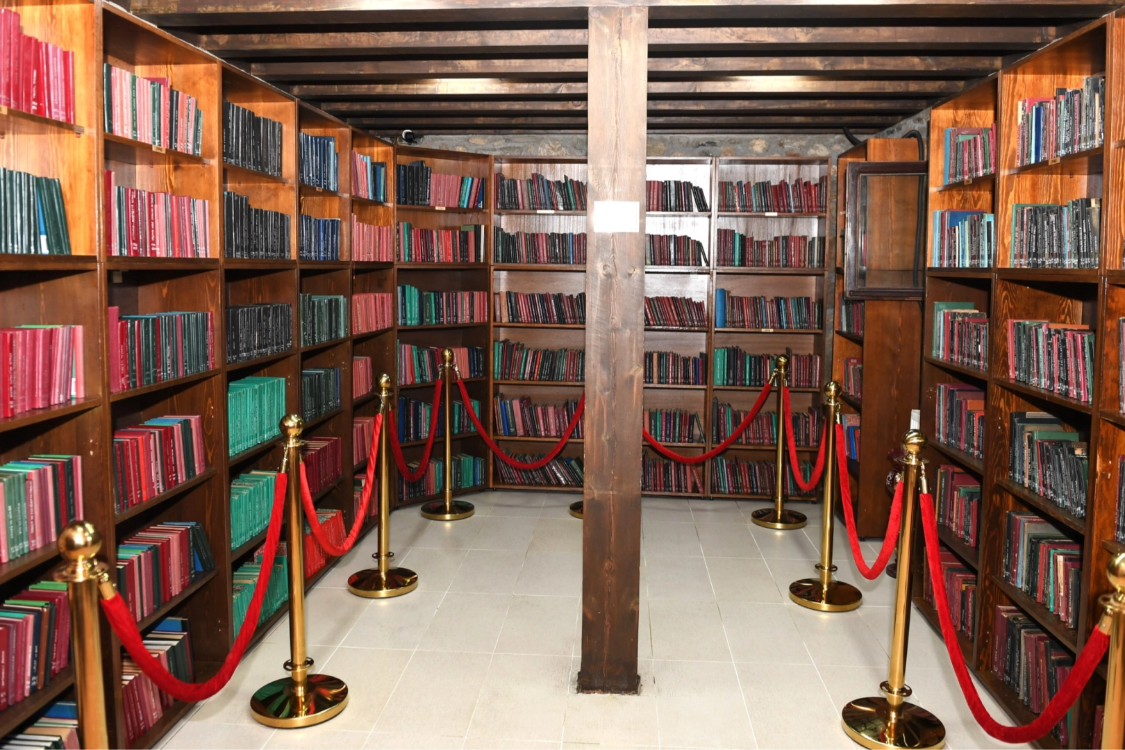 Bursa Osmangazi'de 'Zamansız Kitaplar' kapılarını açtı