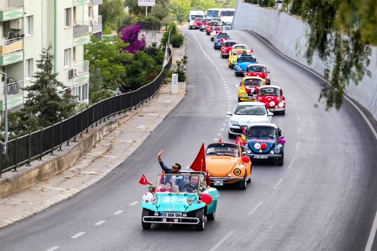 Çiğli’de coşku zirve yaptı... Çiğli'de Vosvos turlu selamlama