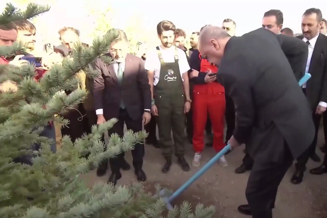 Cumhurbaşkanı Erdoğan: Her karış vatan toprağını yeşille, hayatla, umutla buluşturacağız