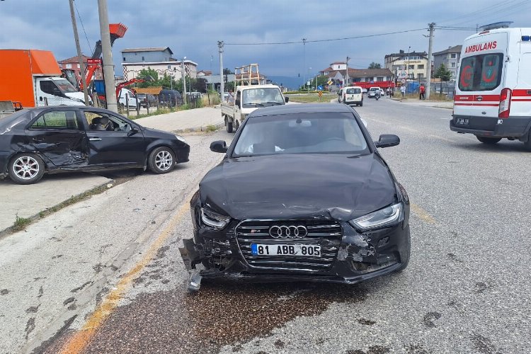 Düzce'de trafik kazası: 3 yaralı