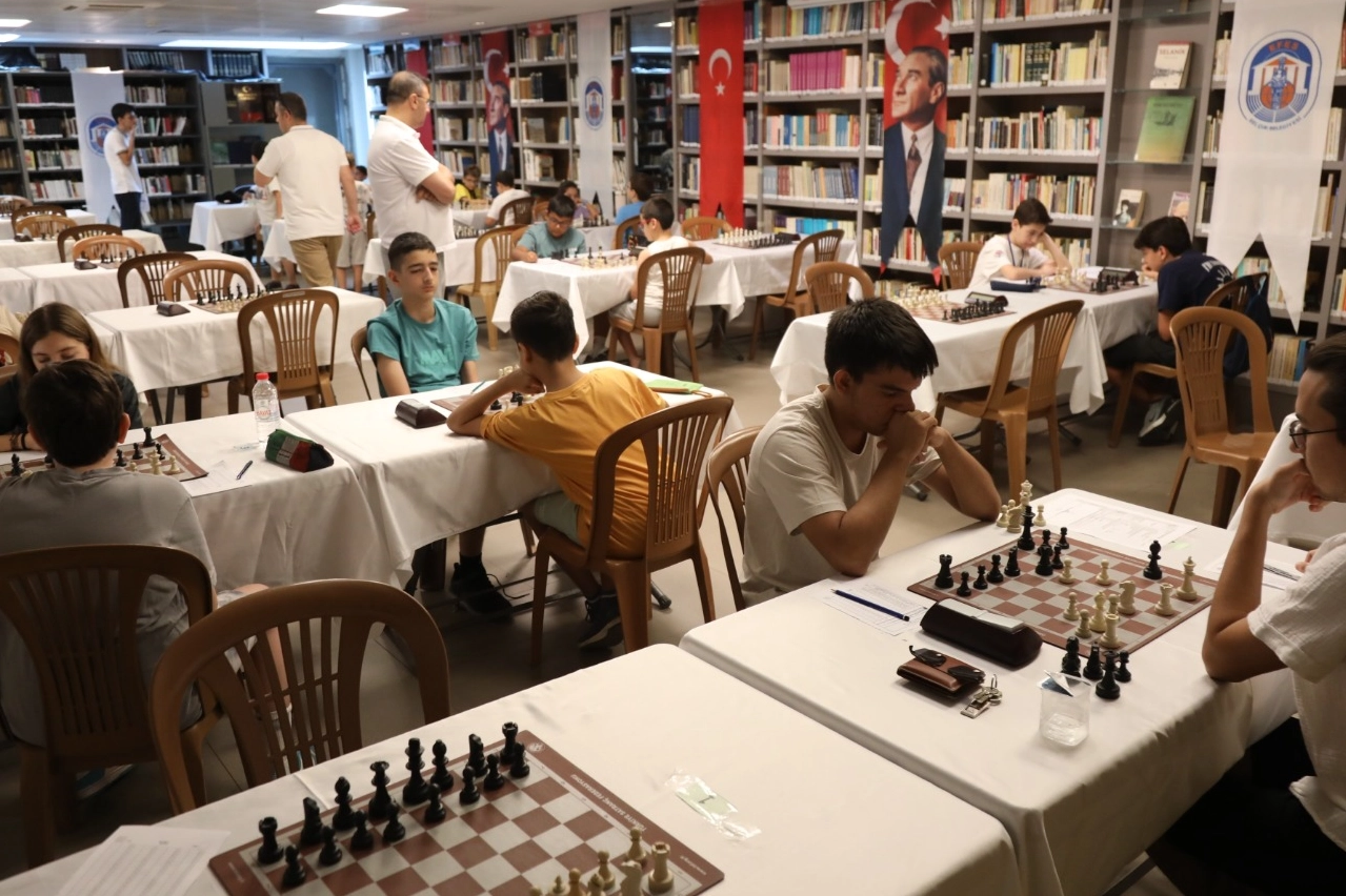 Efes Selçuk’ta satranç heyecanı Efes Selçuk’ta satranç heyecanı