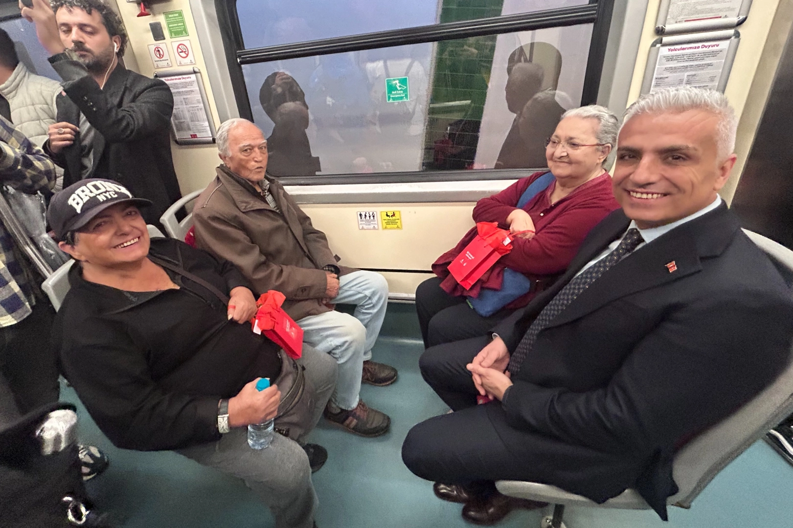 İETT yine yaşlıları unutmadı