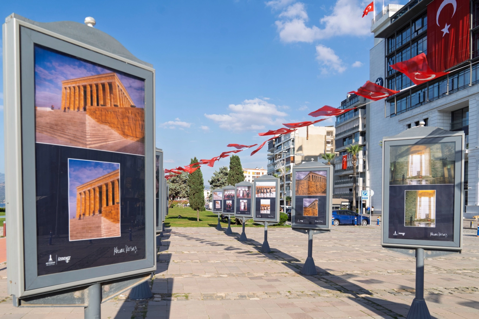 Gazeteci Korcan Karar’ın “Anıtkabir” sergisi İzmir’de açıldı