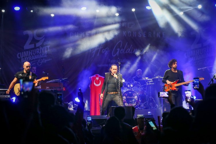 Gaziantep'te Cumhuriyet coşkusu Kıraç'la taçlandı