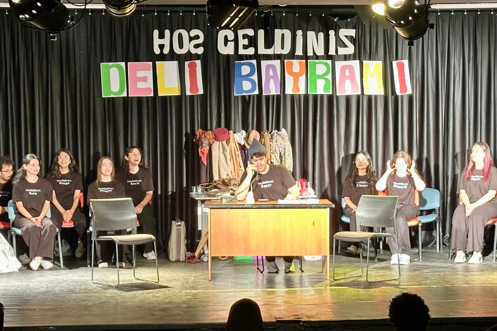 Genç İzmir’den tiyatroseverlere 'Deli Bayramı' oyunu