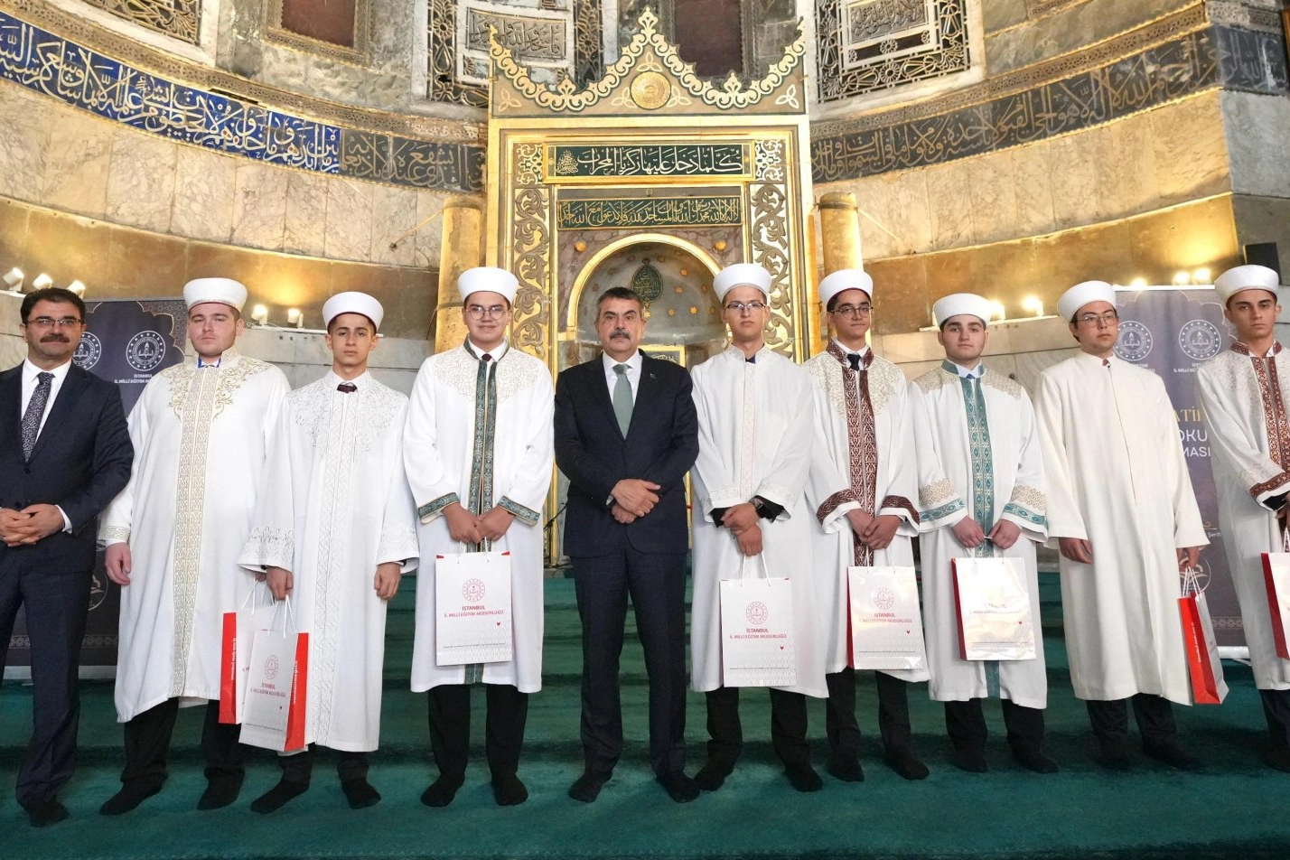 Genç hatipler hutbe okuyarak yarıştı Genç hatipler hutbe okuyarak yarıştı