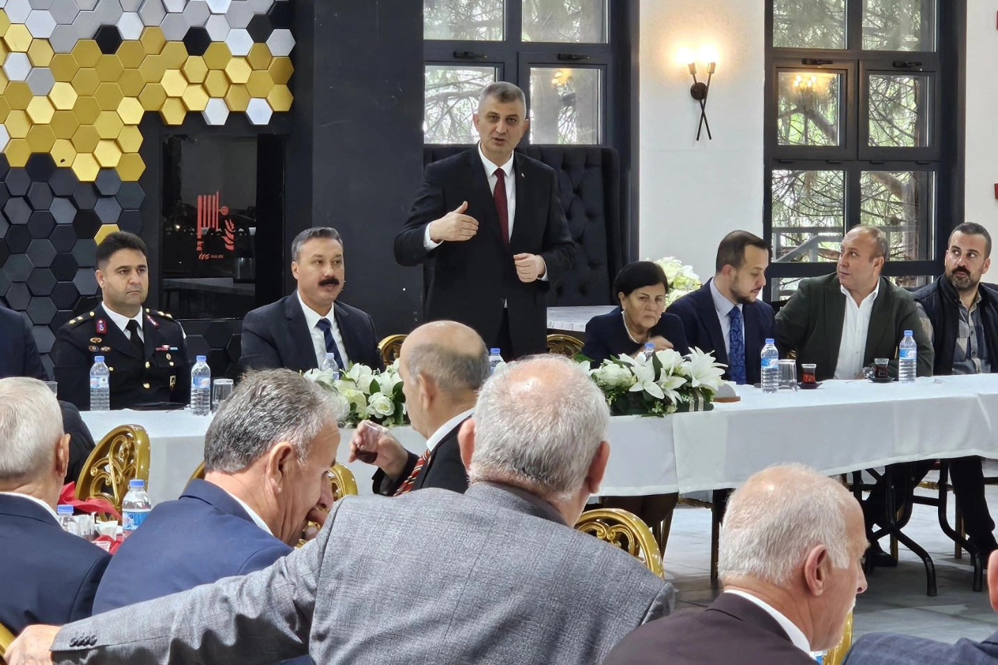 Gölcük'te muhtarların özel günü törenle kutlandı