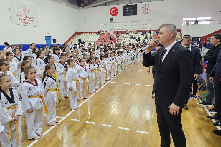 Gölcük Belediyespor sporcuları kuşak atlama sevincini paylaştı