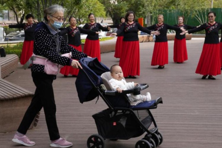 Çin'de bebek yapan çiftlere kredili teşvik