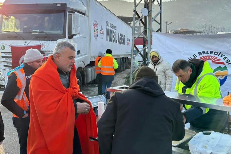 İstanbul Şile'nin mobil aşevi Antakya'da sıcak yemek ikramında