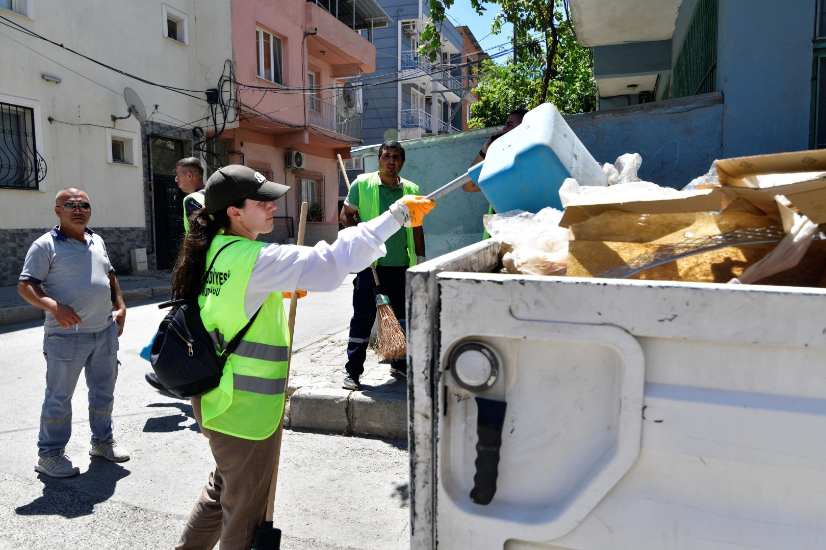 İzmir Bornova'da her gün iki mahallede derin temizlik