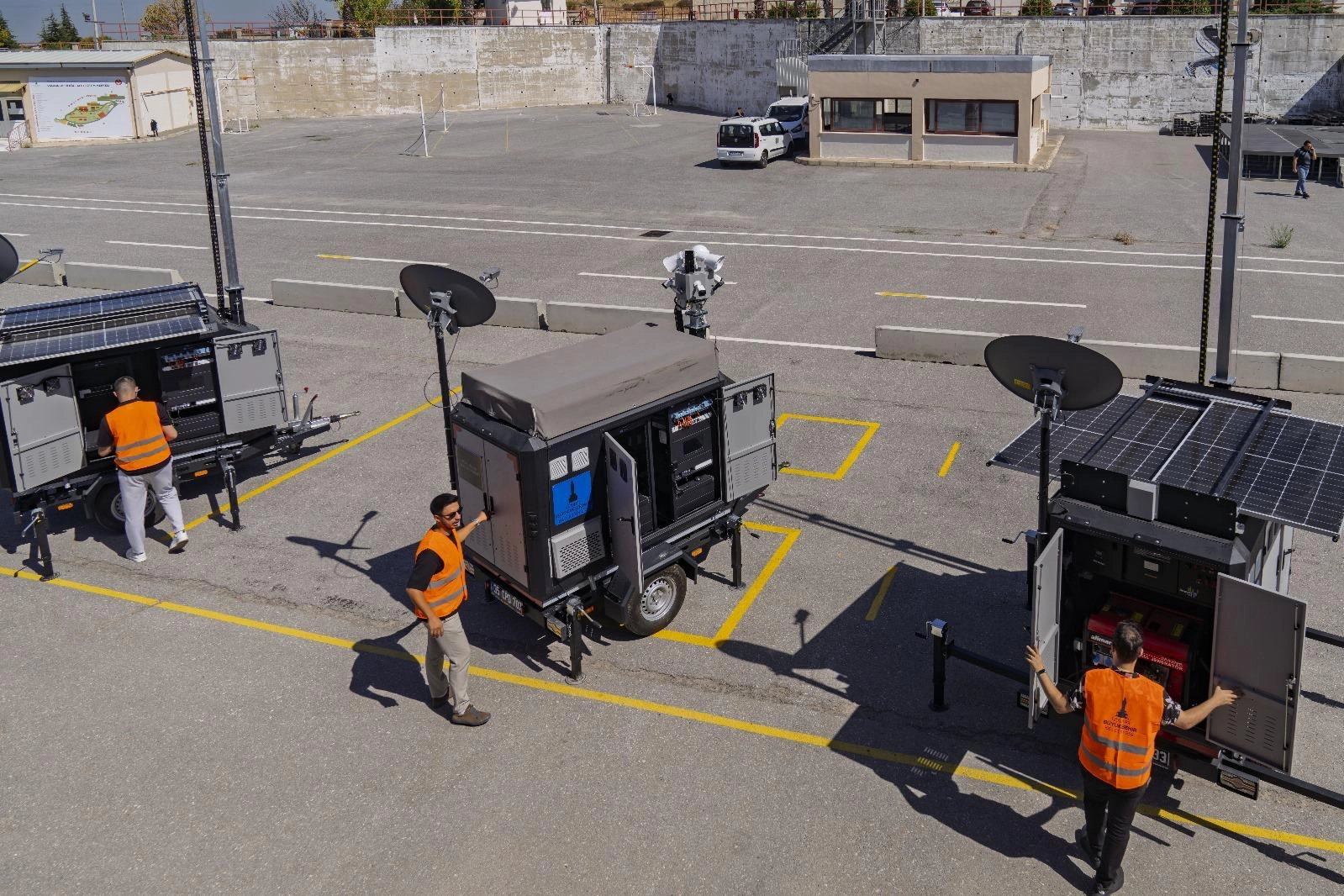 İzmir'e acil durum haberleşme römorku... Tam teşekküllü römorklar İzmir'e ses olacak