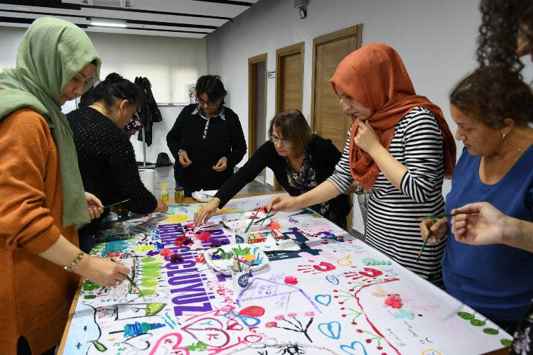İzmir Karabağlar'da 'Kadın Çemberi'