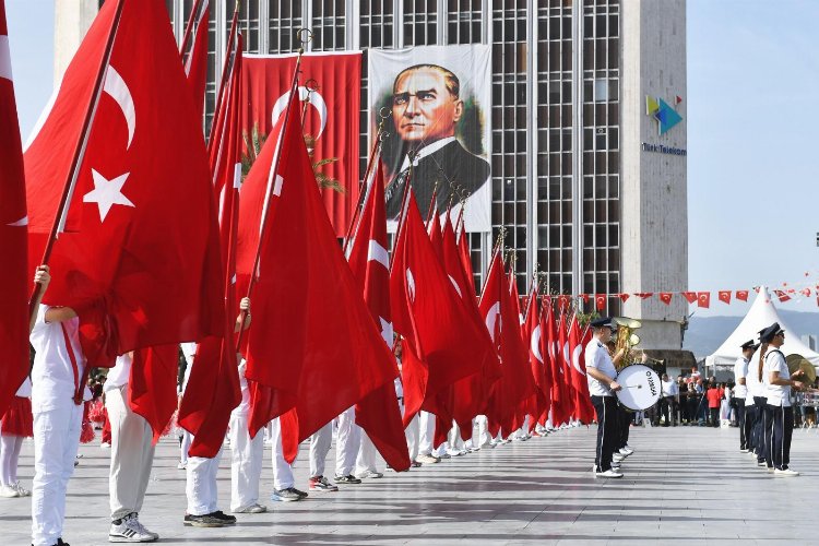 İzmir Meydanı çocuklarla renklendi