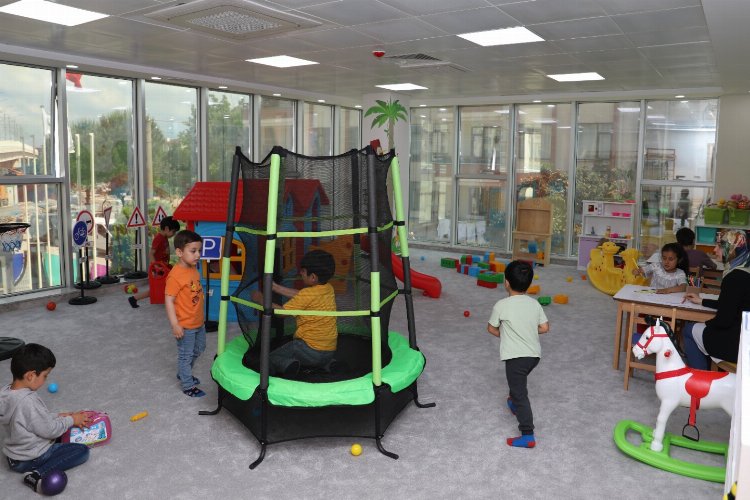 İzmit'te anneler çocuklarını gönül rahatlığıyla bırakıyor