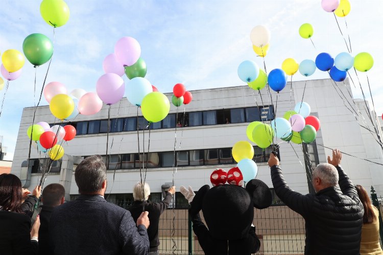 İzmit'te 'Lösemi Haftası'nda rengarenk balonlar uçuruldu