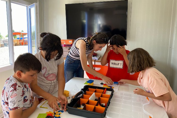 İzmit'ten depremzede çocuklara gezici eğitim programı