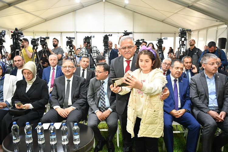 Kayseri'de Kitap Fuarı'na renkli açılış