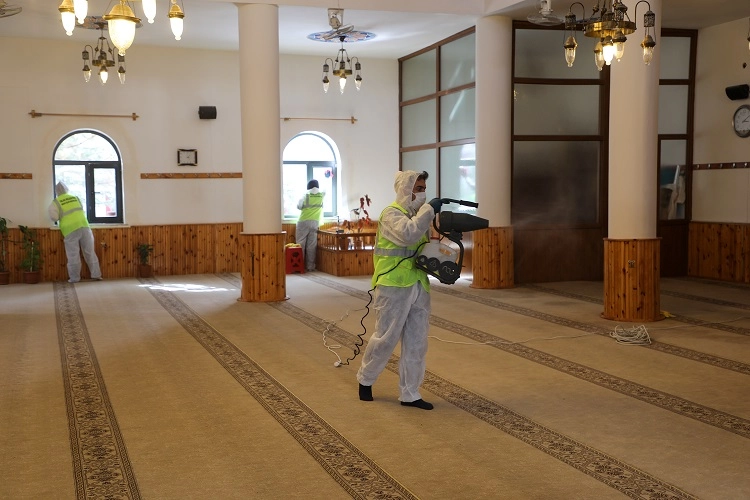 Kayseri Talas'ta ramazan öncesi camilerde temizlik mesaisi