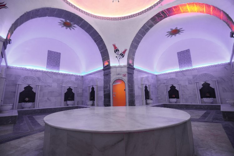 Kayseri Talas'ta tarihi hamam göz kamaştırıyor