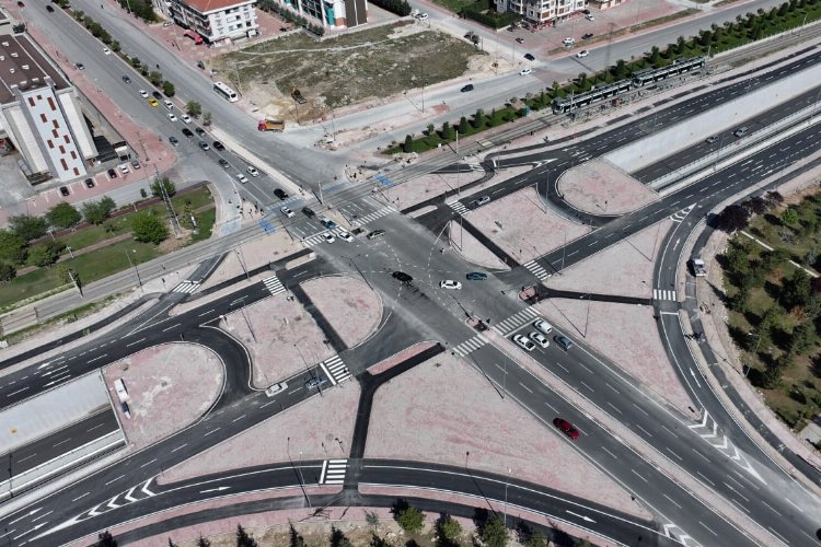 Konya'da köprülü kavşağın üst tarafı hizmete girdi