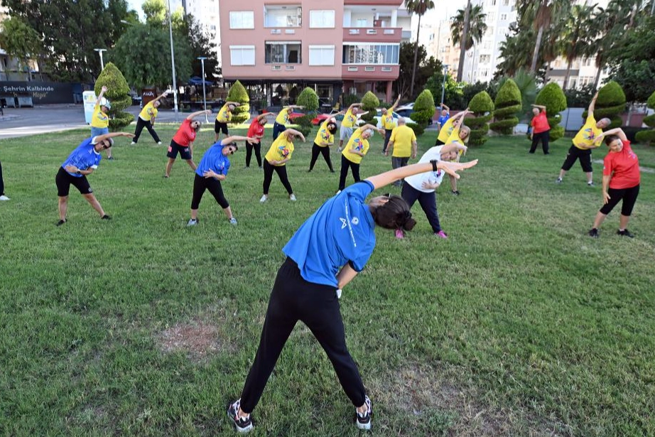 Mersin’de emeklilere “Sabah Sporu” etkinliği