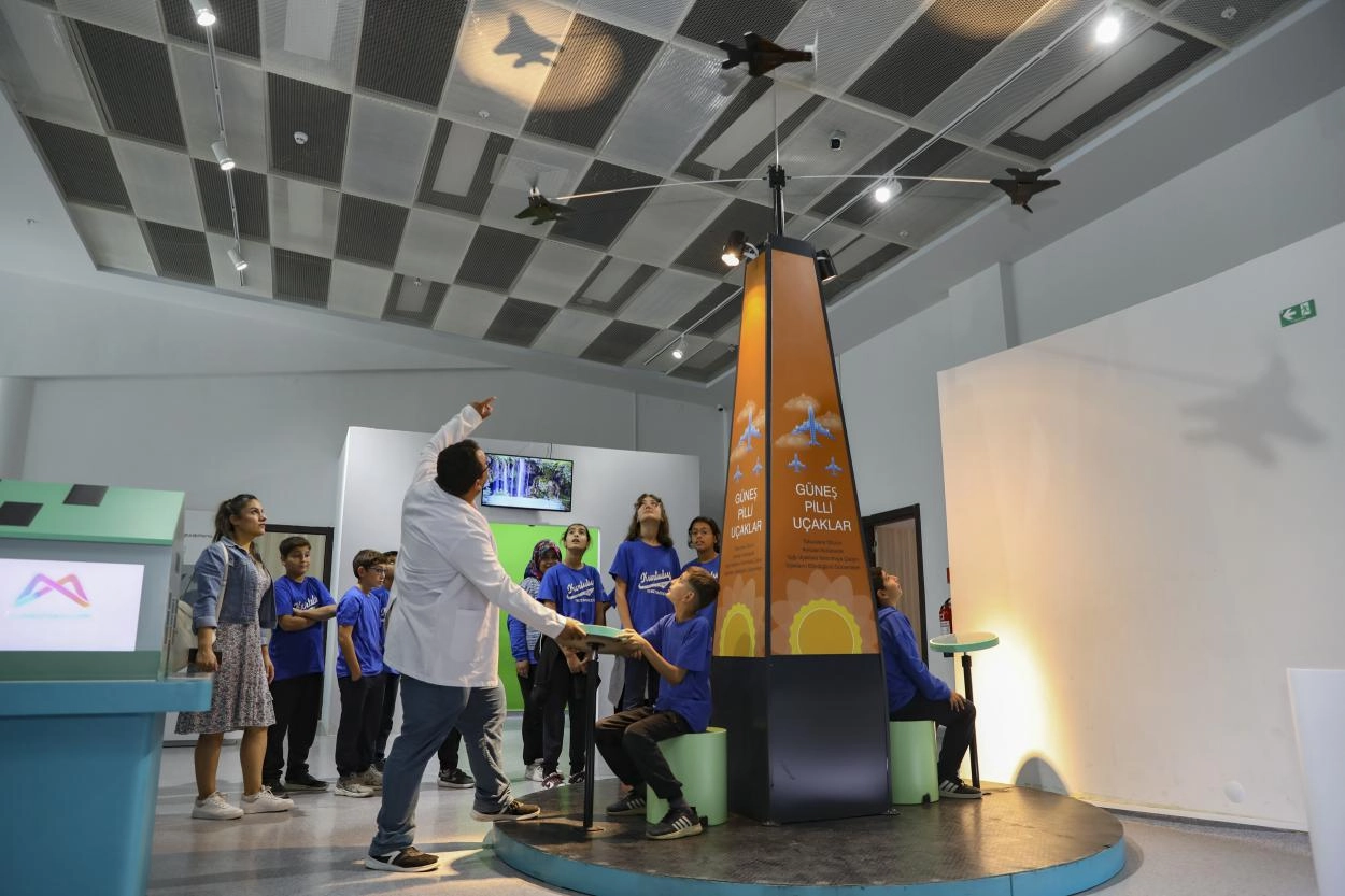 Mersin Mercan Bilim Merkezi yeni dönemde de bilimle buluşturuyor Mersin Mercan Bilim Merkezi yeni dönemde de bilimle buluşturuyor