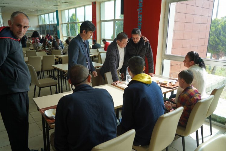 Milas'ta Başkan Tokat'tan depremzedelere ziyaret