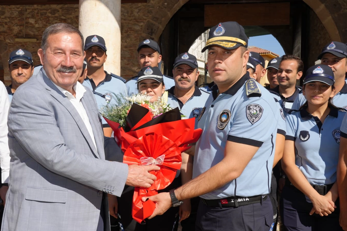 Muğla Milas'ta Başkan Topuz zabıta personeliyle buluştu