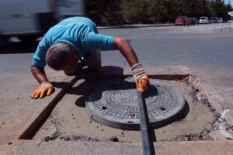 Nevşehirde rögar kapaklarına düzenleme