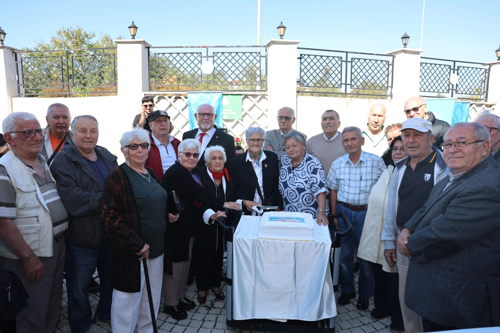 Nilüfer'de 'Yaşlılar Günü'nde gençlik coşkusu