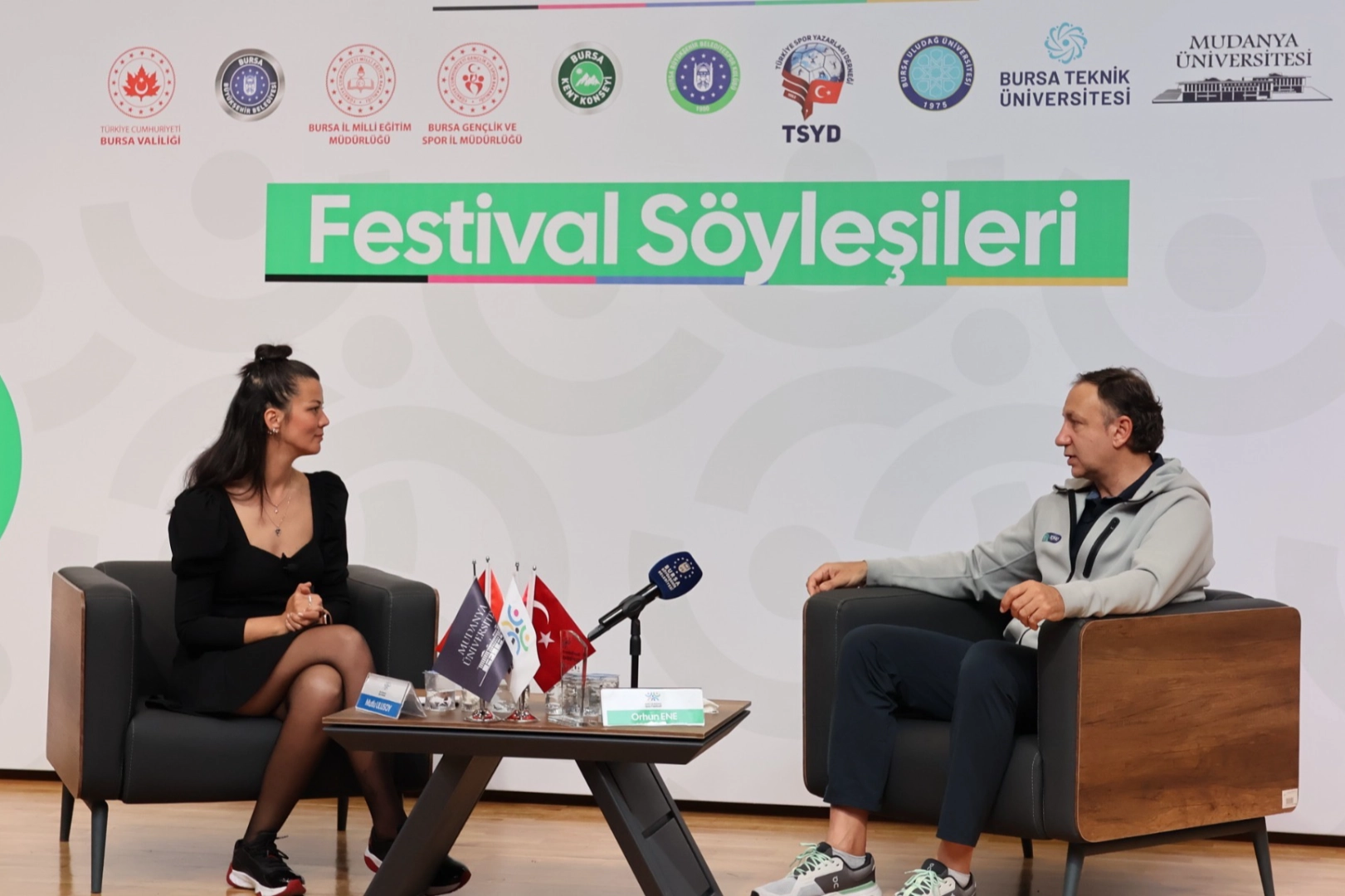 Orhun Ene spor söyleşı̇lerı̇'nde gençlerle buluştu