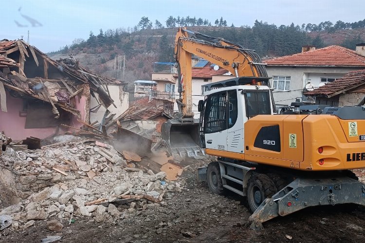 Osmangazi’de metruk binalar yıkılıyor